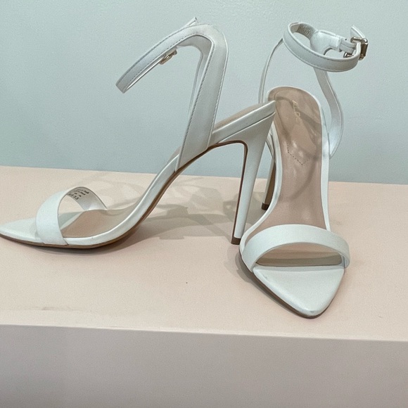 Aldo White Leather Open Pointy Toe Strappy Heels With
Ankle Strap. - Picture 5 of 7